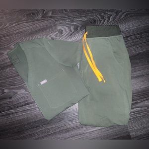 Figs scrub set. XS one pocket scrub top. XS jogger bottoms.